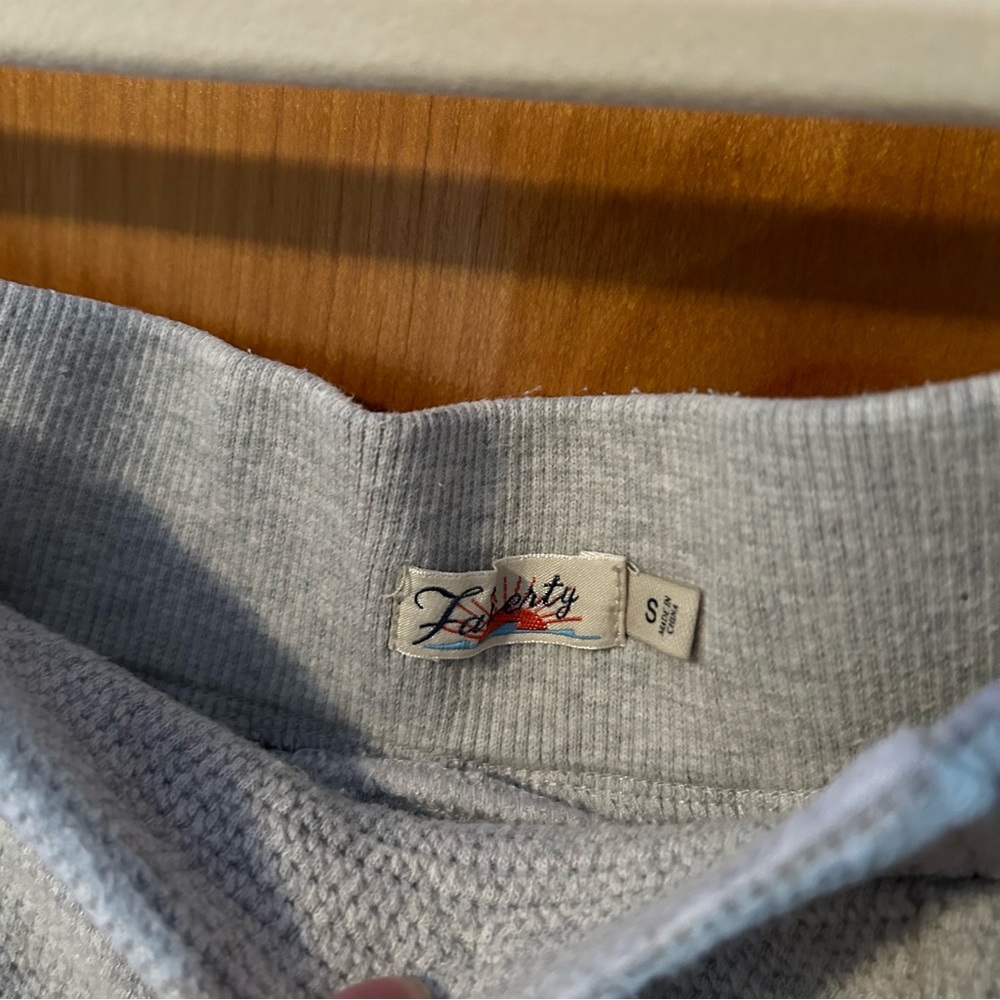 ⭐️ Faherty grey lounge pants with rainbow stripe detail - Picture 5 of 9